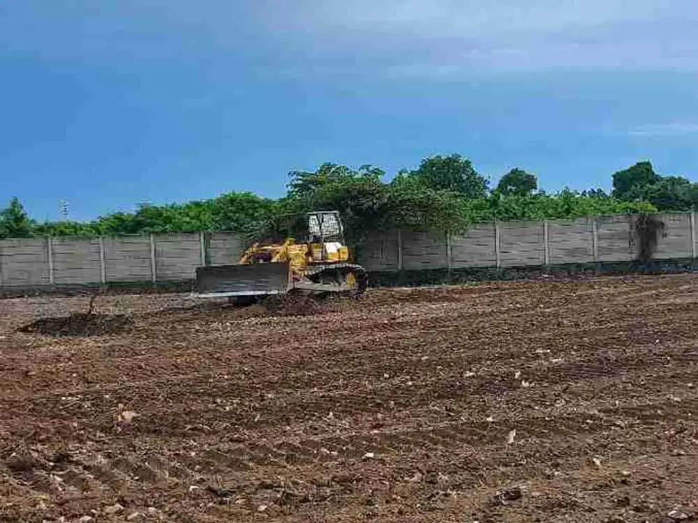 Di sewakan  lahan sangat  bagus  dan strategi.  Di Cakung.  Jakarta Tim.