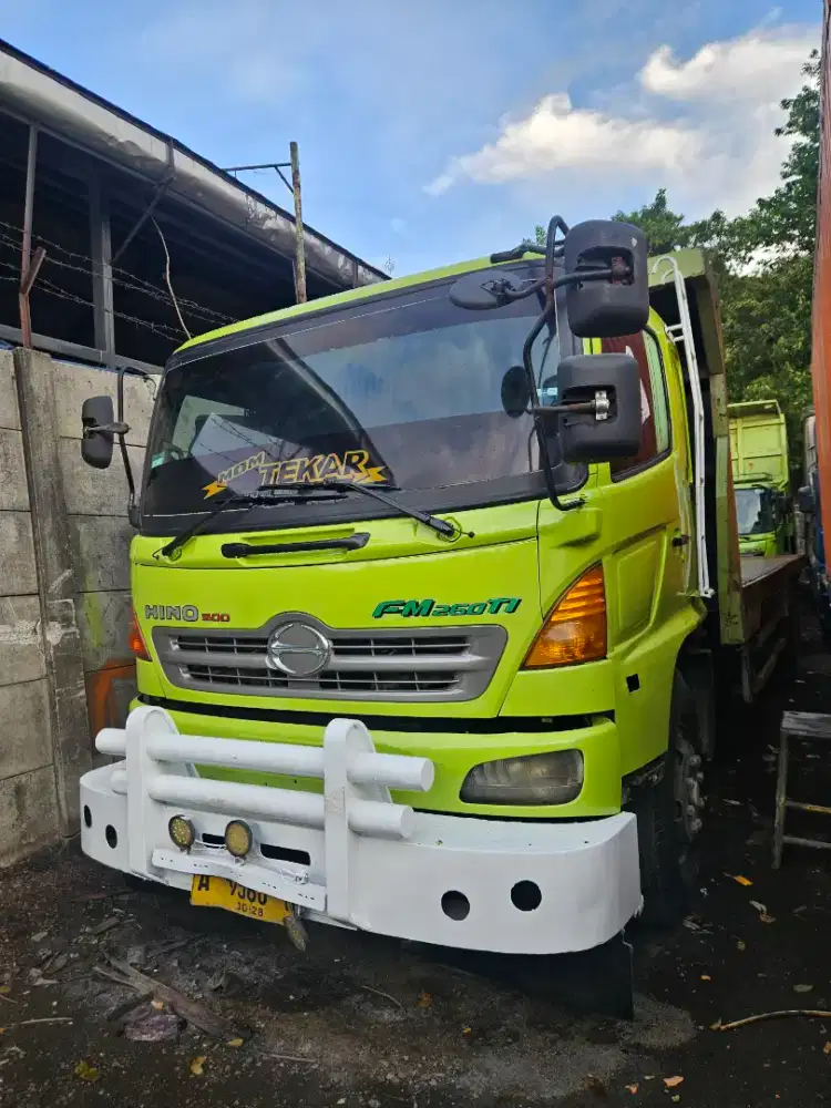 Hino FL 235 JW tronton losbak tahun 2013 long sasis 9.5 m