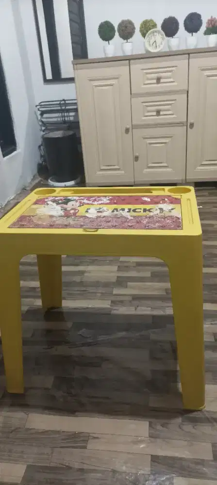 Meja & kursi olimplast