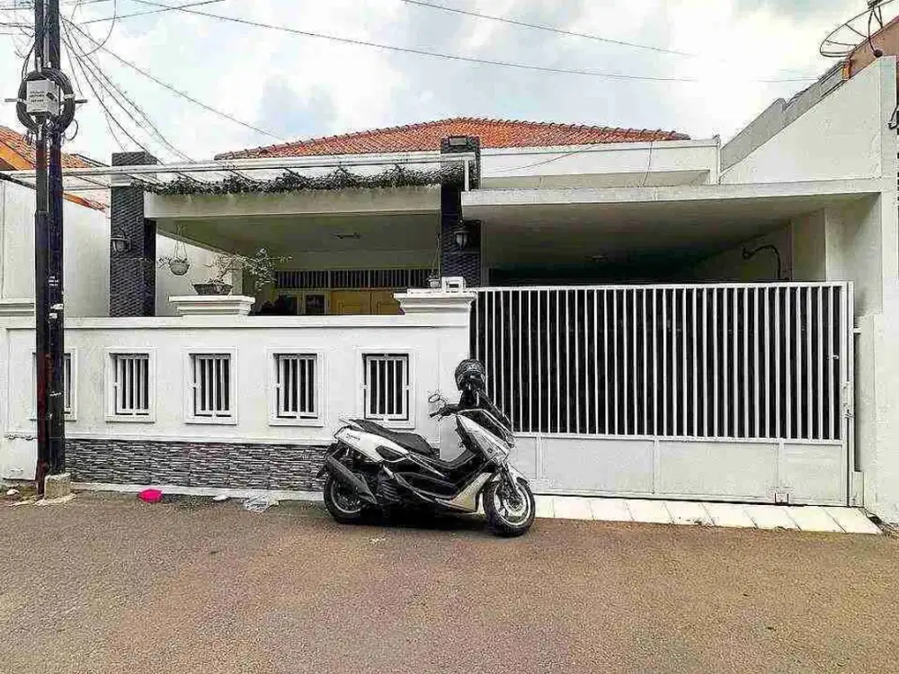 Dijual Rumah secondary Luas & Nyaman Di Utan Kayu, Matraman - Jakarta Timur Dekat Gerbang Tol Rawamangun