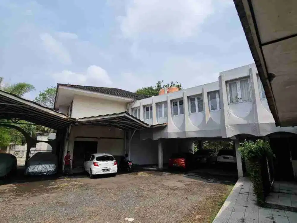 RUMAH LAMA HITUNG TANAH
PERIZINAN R5 COCOK UNTUK HUNIAN
DI KUNINGAN JAKARTA SELATAN ( hunian bertingkat rendah