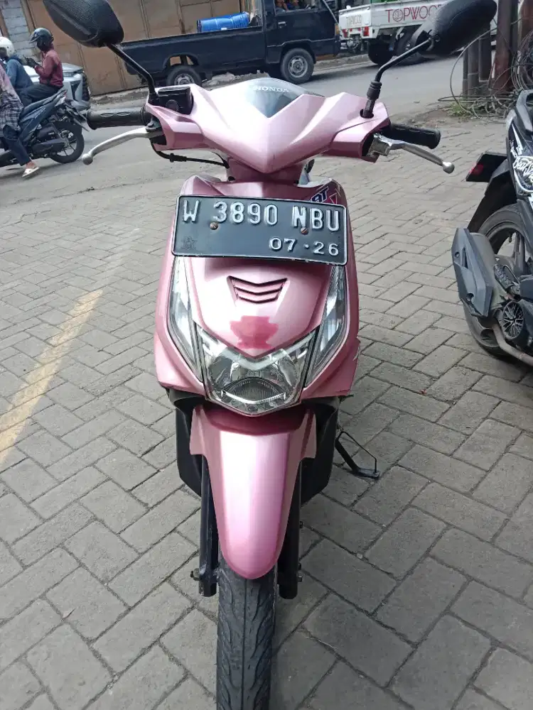 Honda 2011 , pajak hidup dan suratnya lengkap tgn 1 siap pakai aja