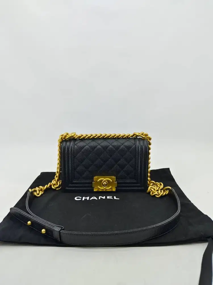 Preloved Chanel Boy Size 20