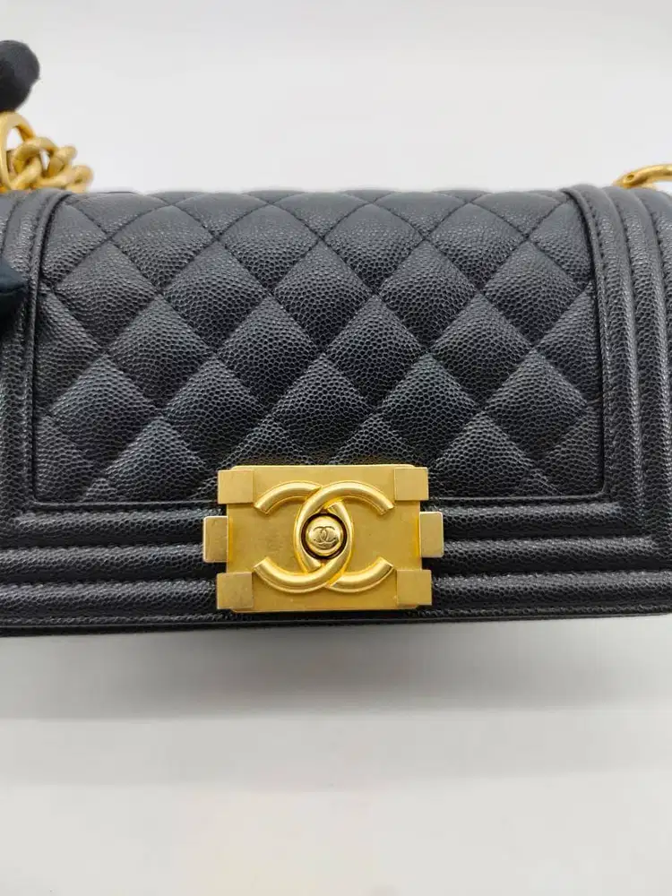 Preloved Chanel Boy Size 20