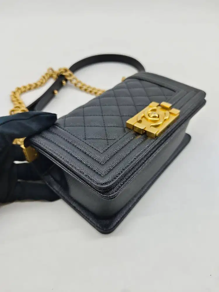 Preloved Chanel Boy Size 20