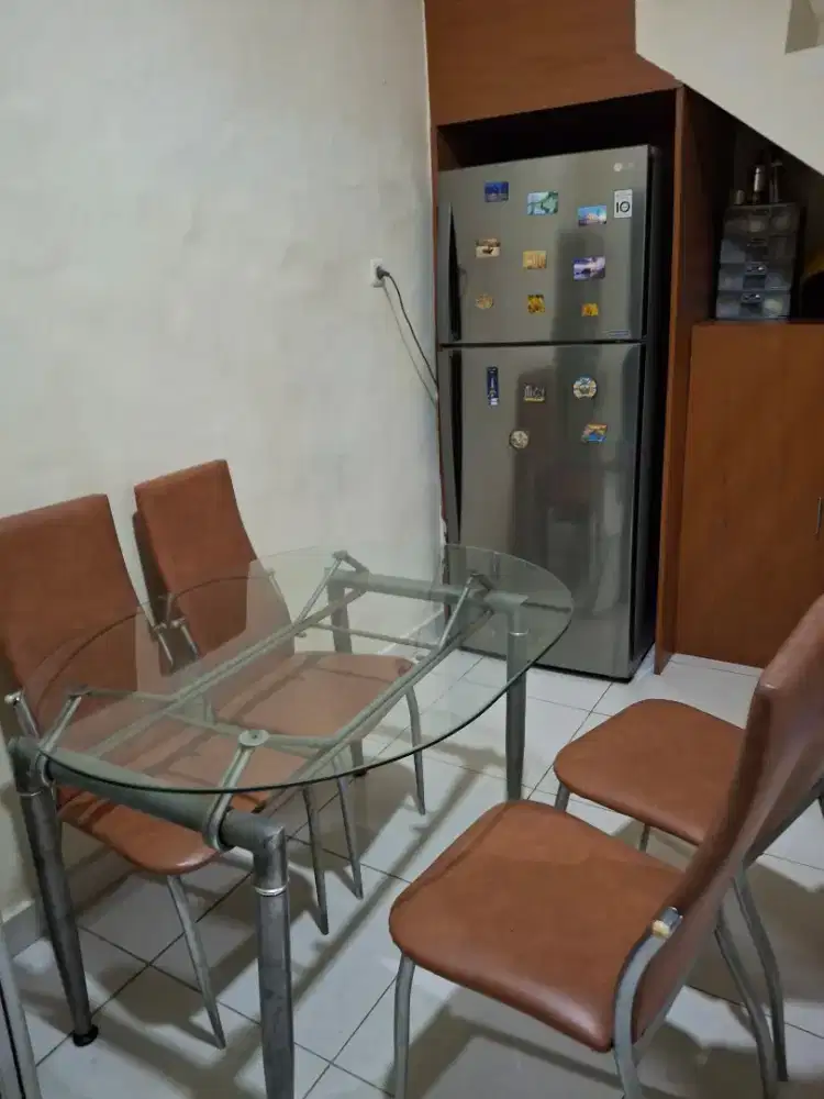 Set meja makan kondisi bagus