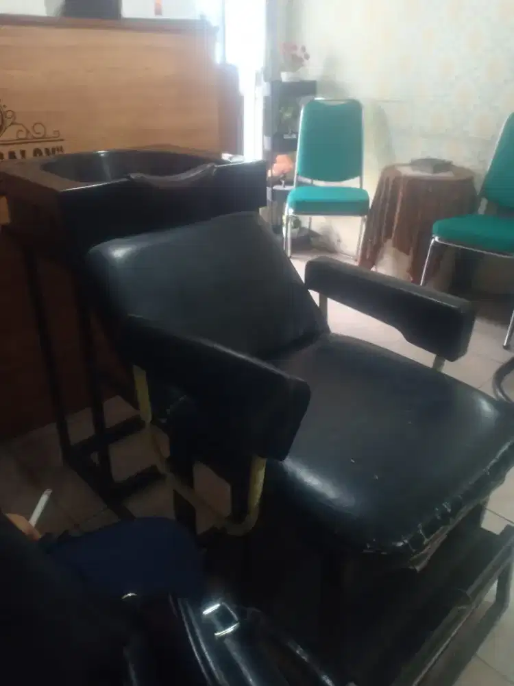 Tempat keramas salon