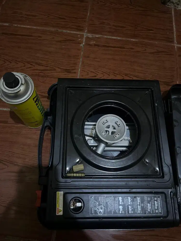 kompor gas portabel Farstgaz dan tabung gas butana.