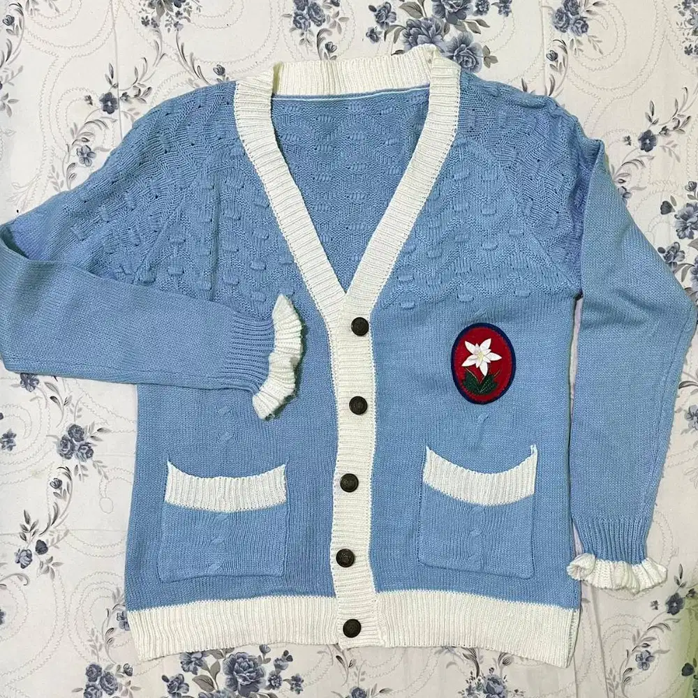 Cardigan rajut biru coquette