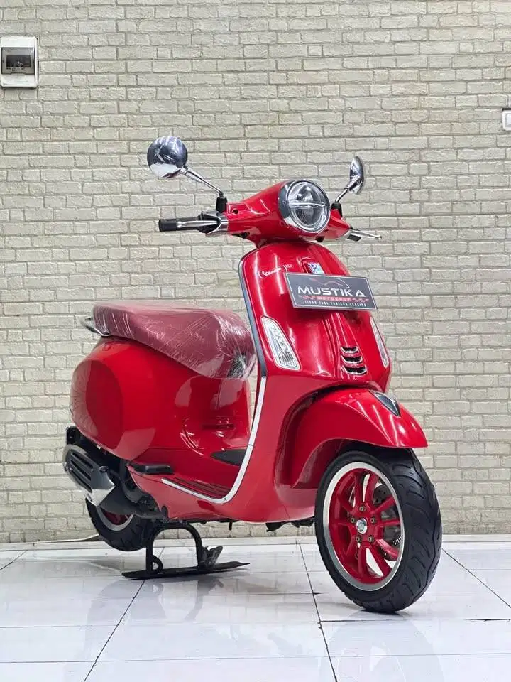 Piaggio primavera red edition