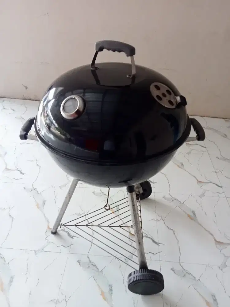 Jual panggangan BBQ Webber second dari hardware siap pakai masih cakep
