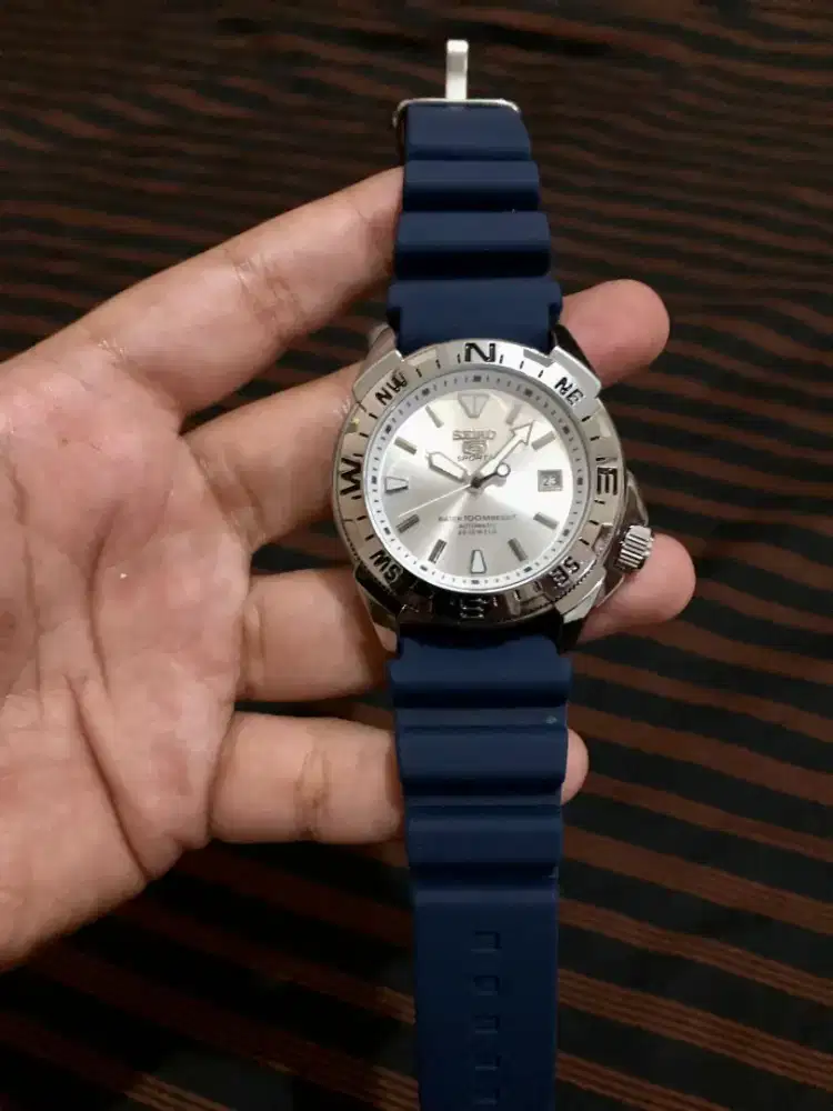 Dijual Seiko 5 Sports Automatic – Silver Dial