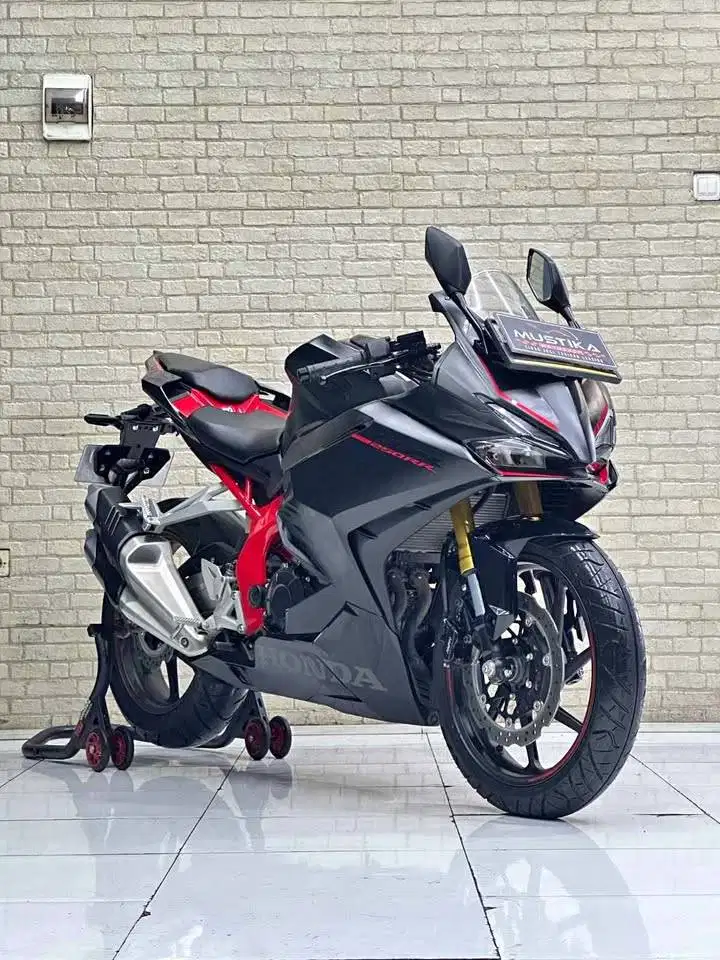 CBR 250 RR Like New