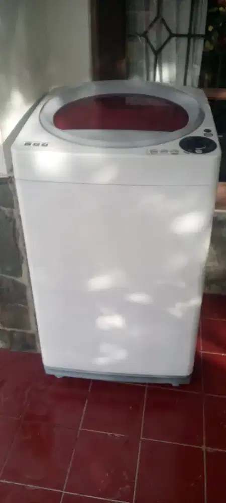 Mesin cuci otomatis merk Sharp