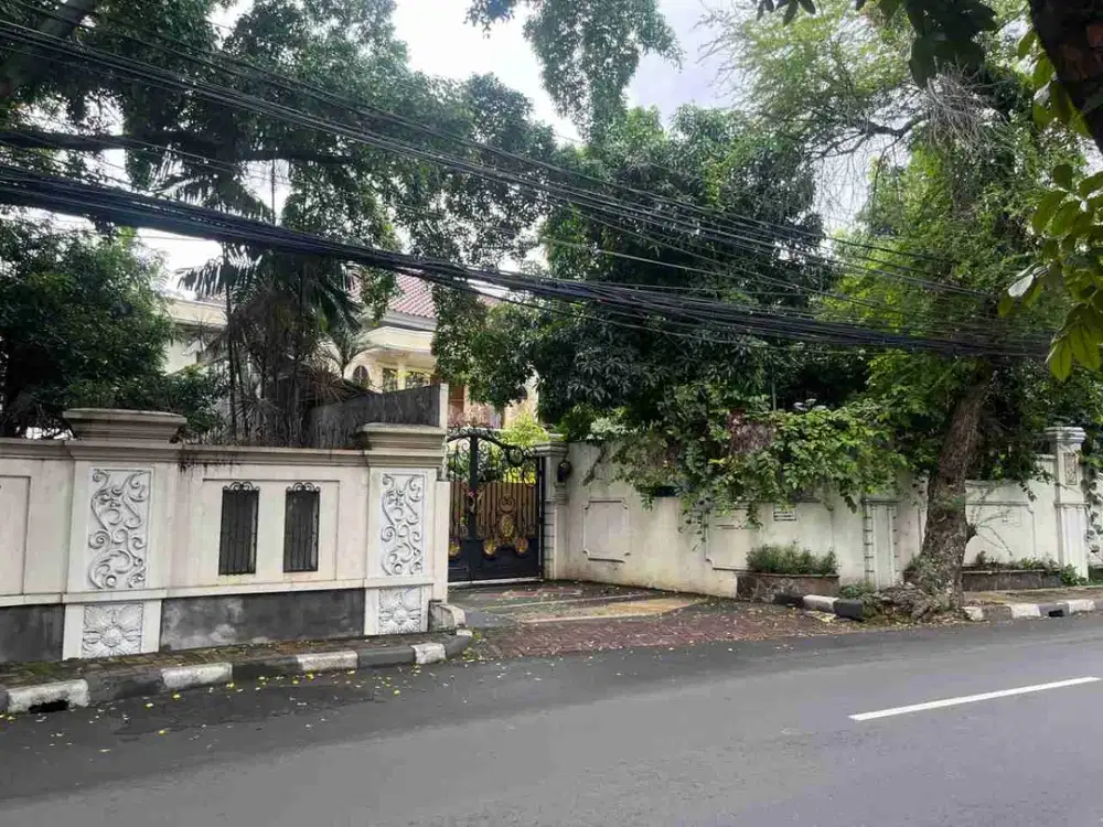 Rumah Luas & Prestisius di Pancoran Raya Jakarta Selatan - LT 1.415 m²