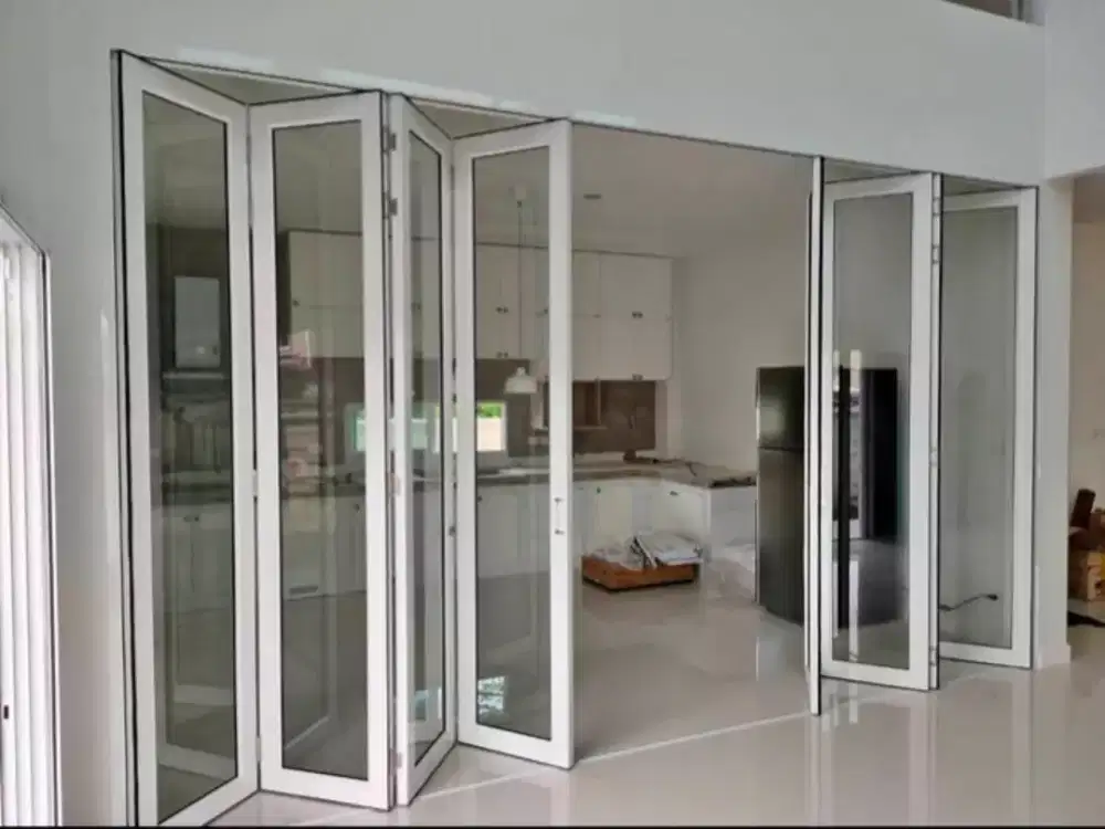 Pintu lipat 8 daun dan kaca Tempered 6mm