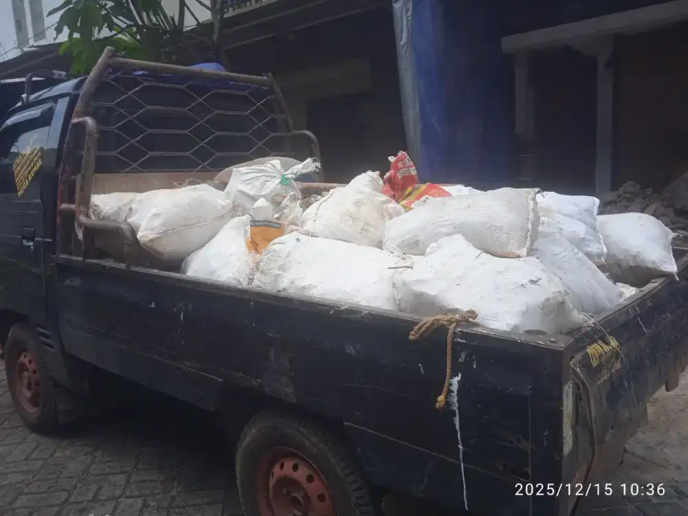 Jasa buang puing dan sampah