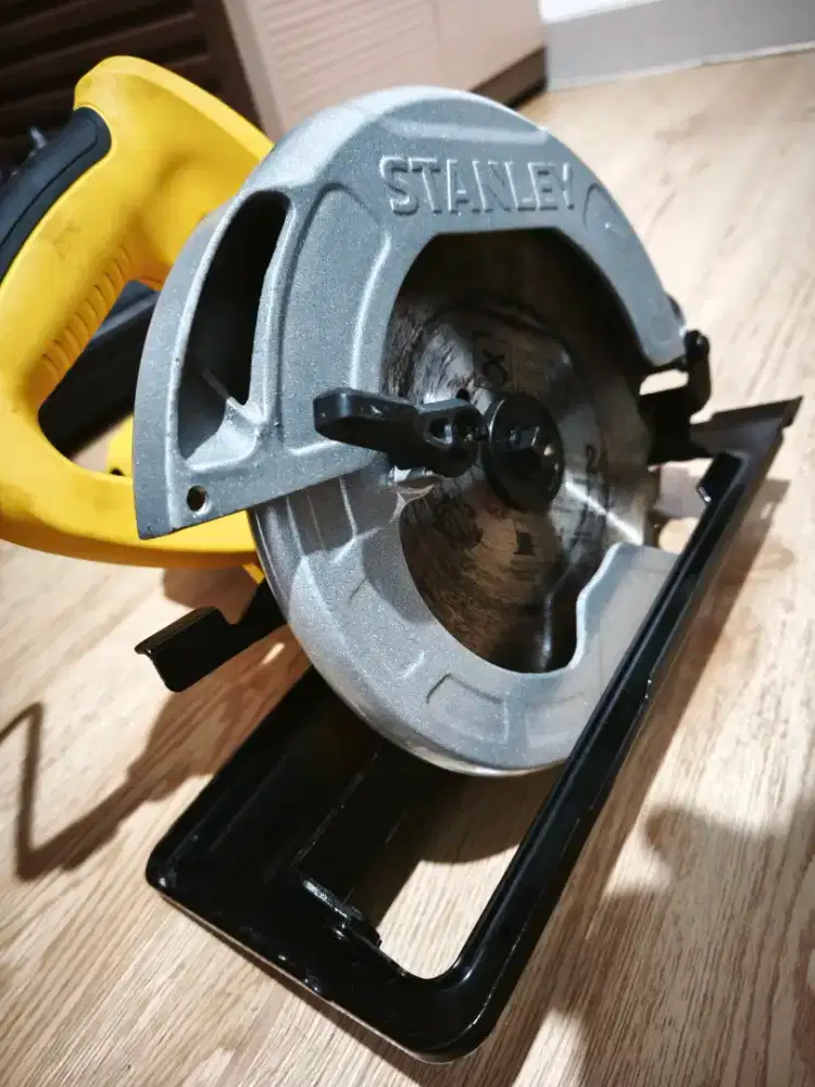 Gergaji mesin Stanley SC16 Circular Saw B101