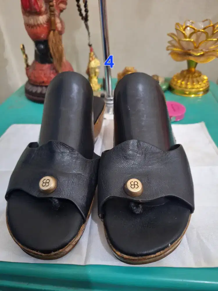 Sandal wanita branded 
Everbest uk 4 
Limited edition 
Barang terawat