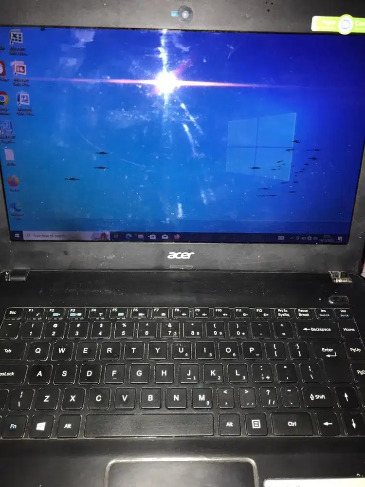 Laptop Acer minus lcd garis hitam sedikit