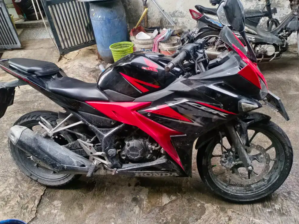 Honda CBR Facelit LED New Tahun 2019 JOZZ Mesin Halus Siap tancap Gass
