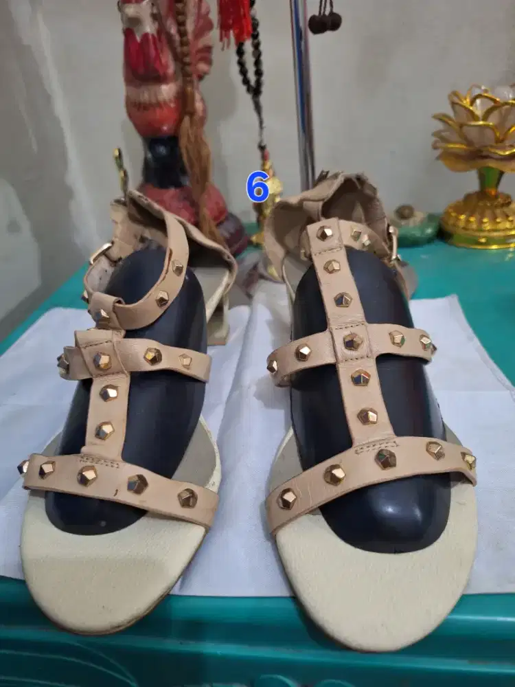 Sandal wanita branded 
Everbest uk 6 
Limited edition 
Barang terawat