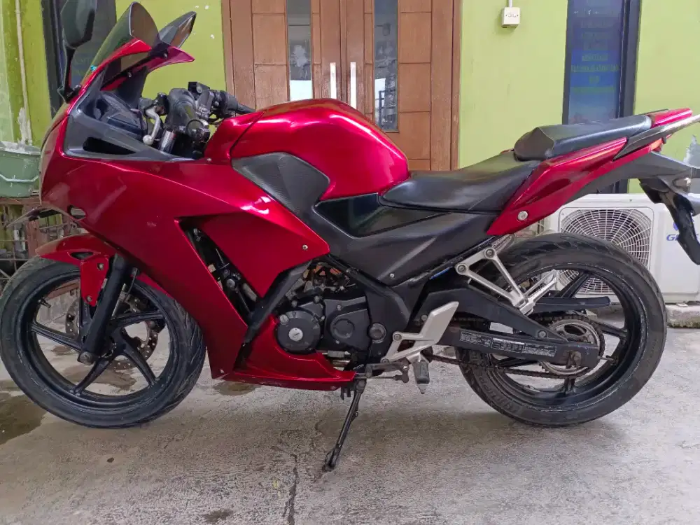 Honda CBR 150CC Tahun 2015 JOZZZZ Mesin Haluss Siap tancap Gass