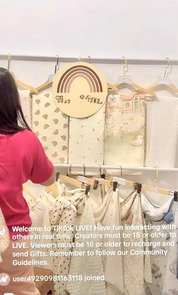 Dicari Karyawati Wanita di PIK 2 untuk live streaming olshop & packing