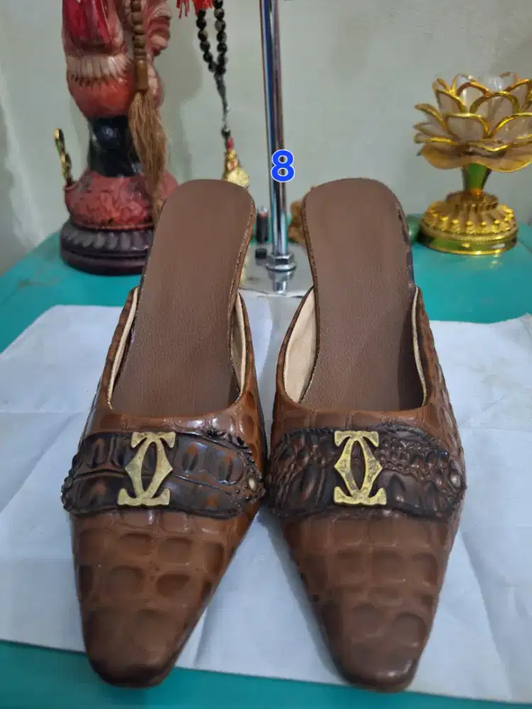 Sandal wanita branded 
Chanel uk 8 
Limited edition 
Barang terawat