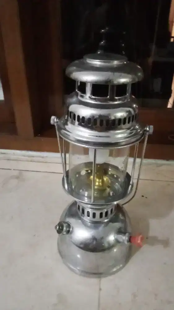 Lampu patromax antik