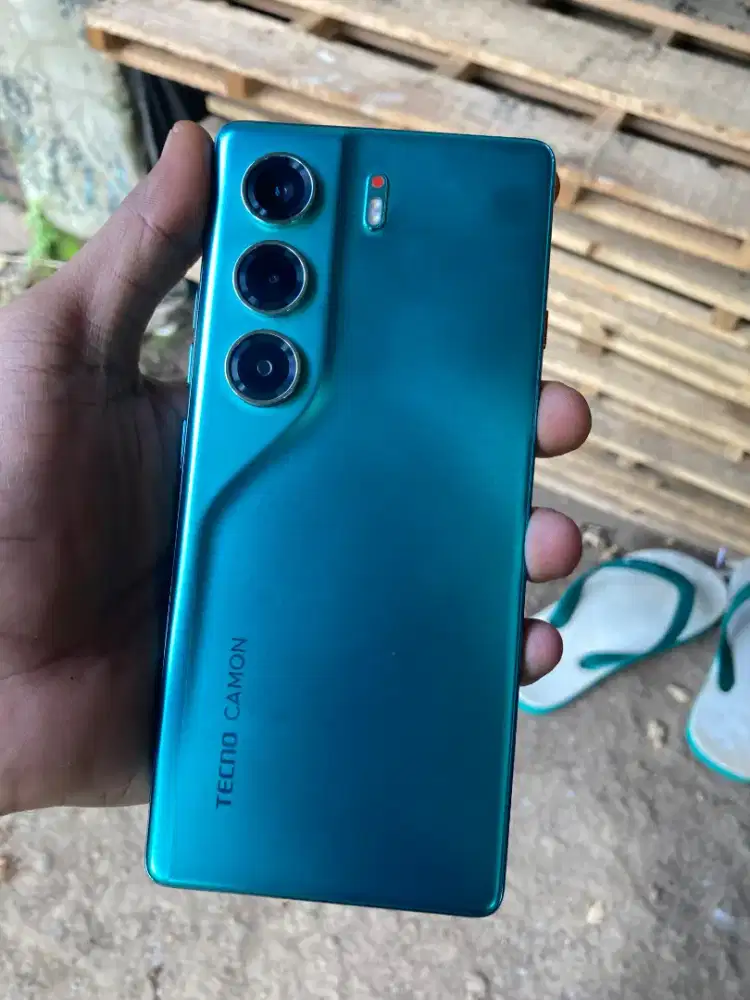 HP tecno camon 40 8/128