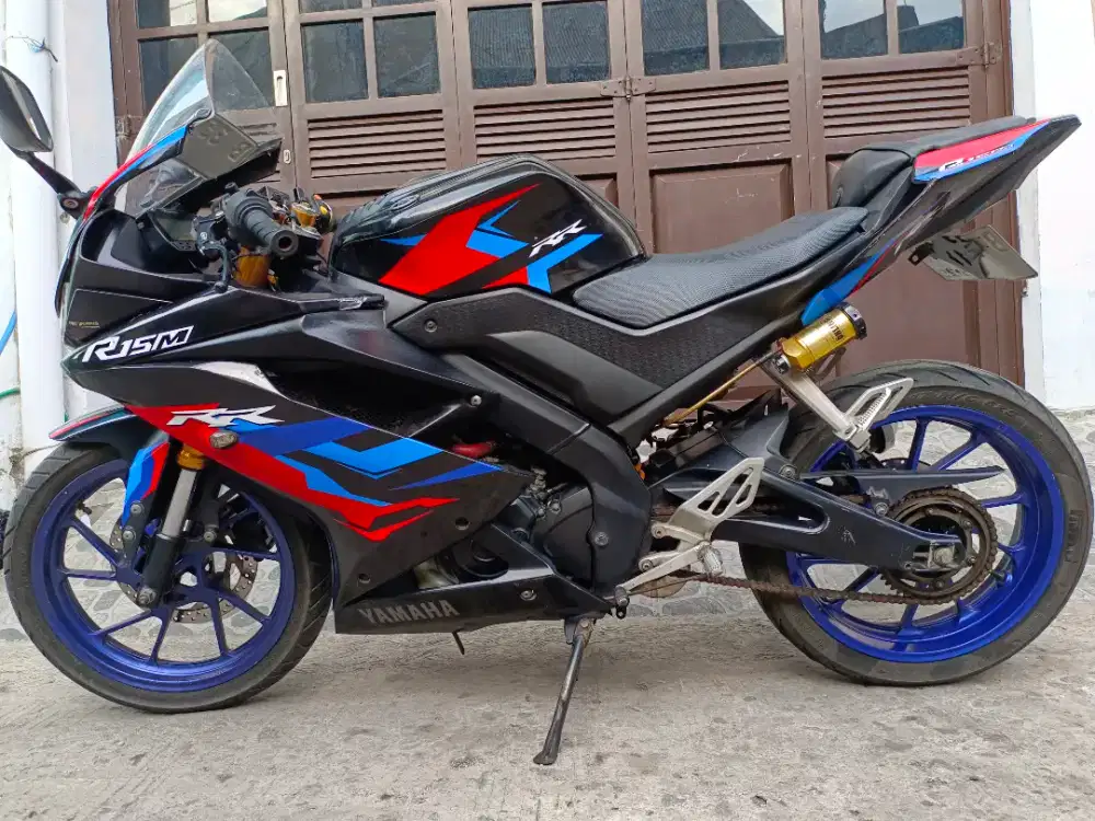 Yamaha R15 V3 LED 150CC Tahun 2019 JOZZZ Mesin Halus Siap tancap Gass