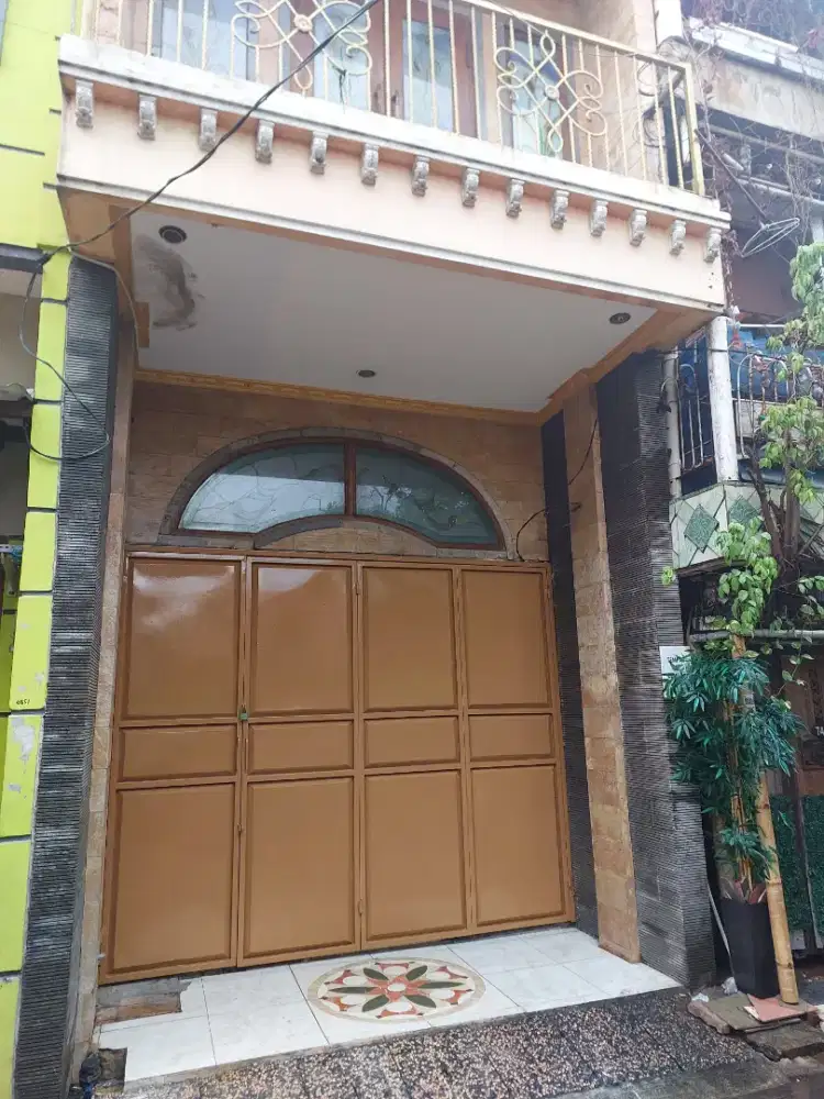 Disewakan Rumah 3 1/2 Lantai di daerah Sunter Jaya ,dekat Cempaka Mas
