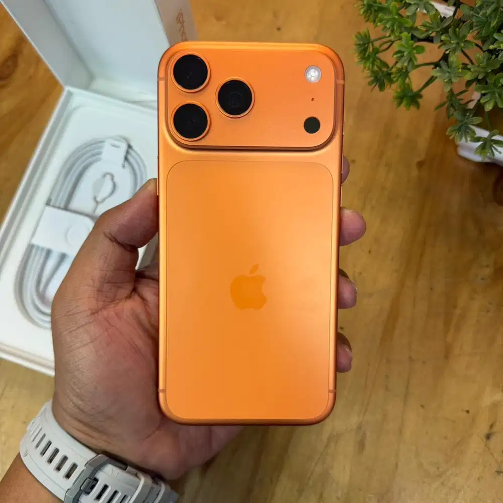 iPhone 17 pro max 256GB Cosmic Orange cc 8 like new garansi des 2026