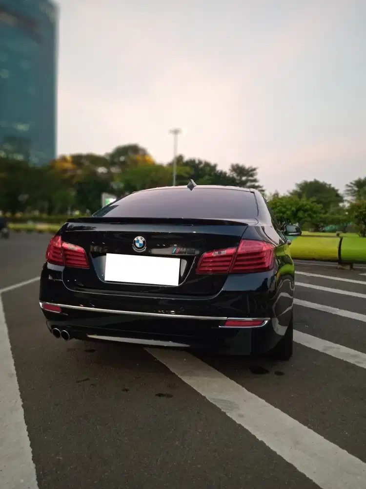 BMW 520i 2.0 Luxury Hitam 2018 Mulus Full Original Tangan Pertama