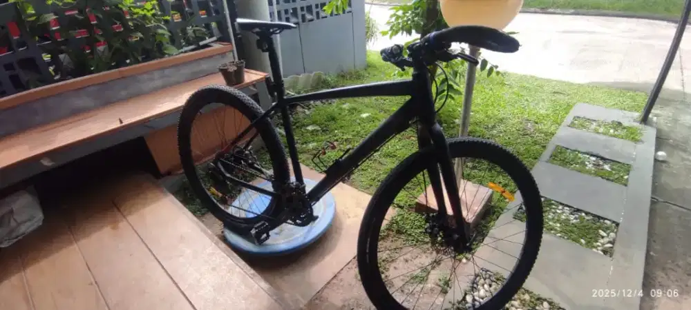 Sepeda United Rockford Warna Hitam Ukuran L Tahun 2015 Nego