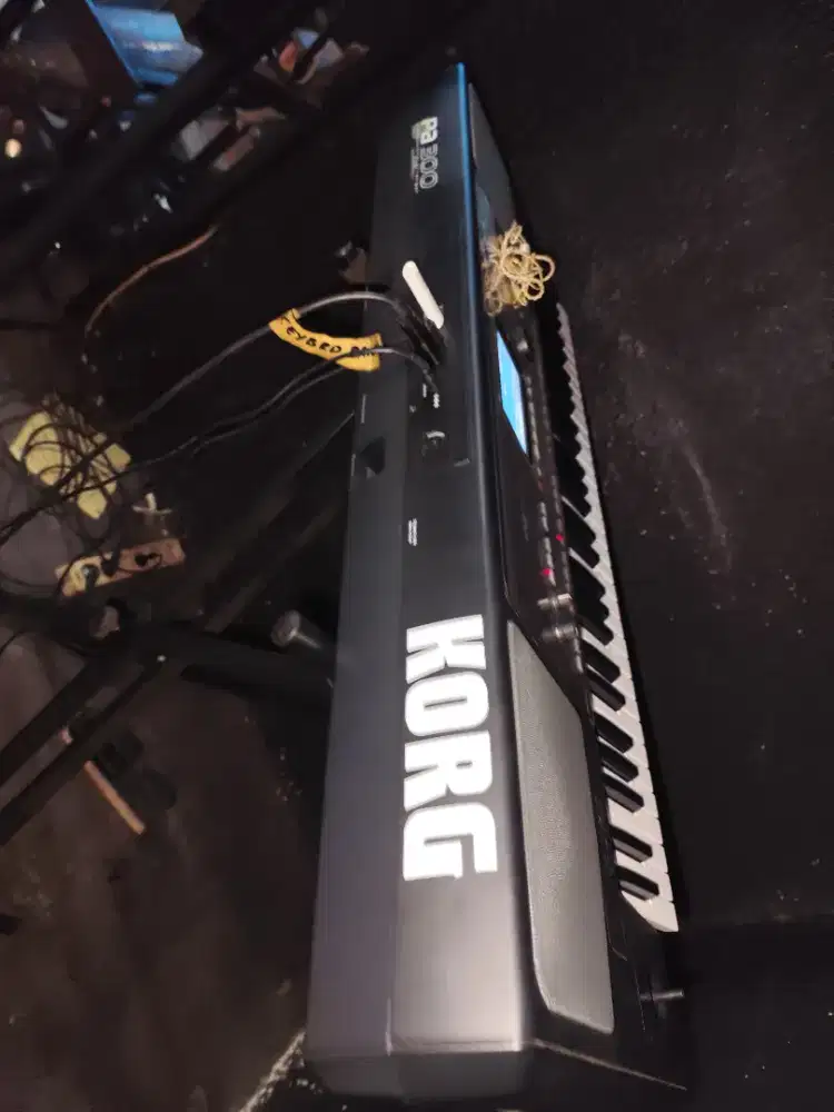 KORG PA 300 LIKE NEW SEGEL