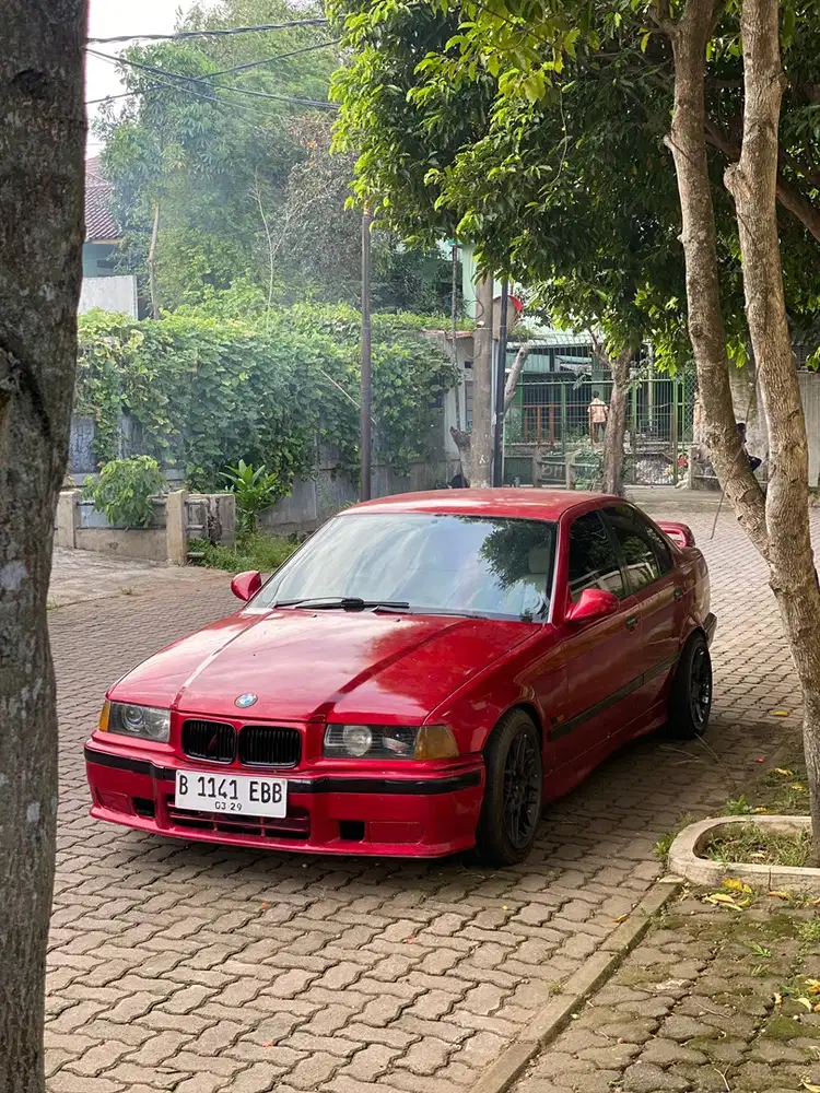 BMW 320i 1995 Bensin