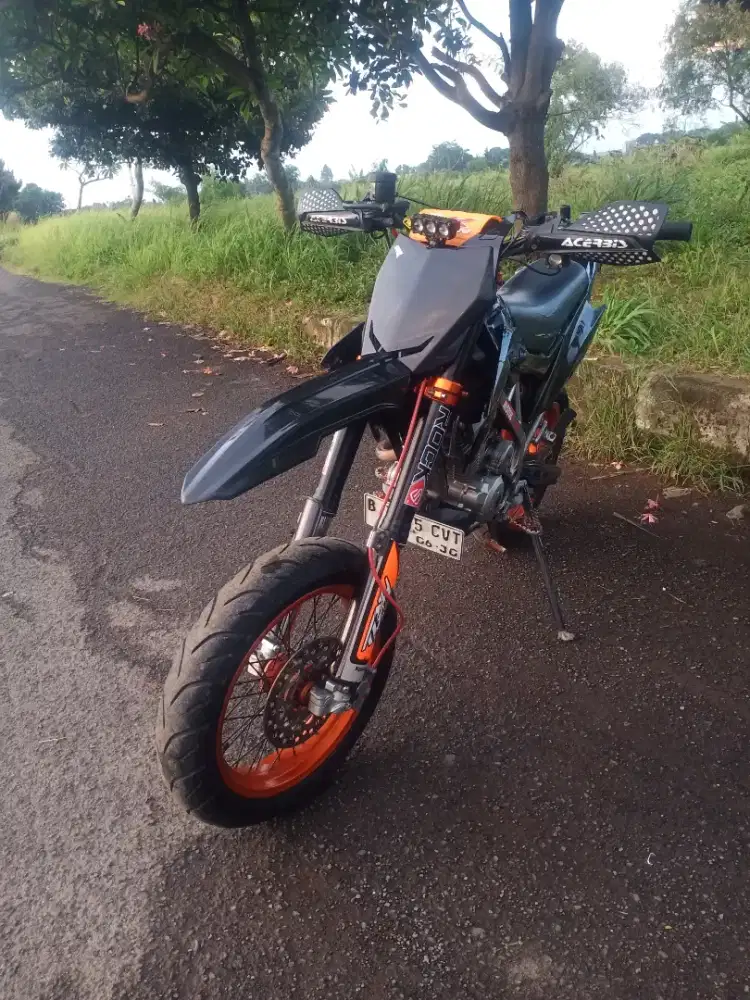 Di jual klx 2017 registrasi pembelian 2018 modifikasi lumayan hedon