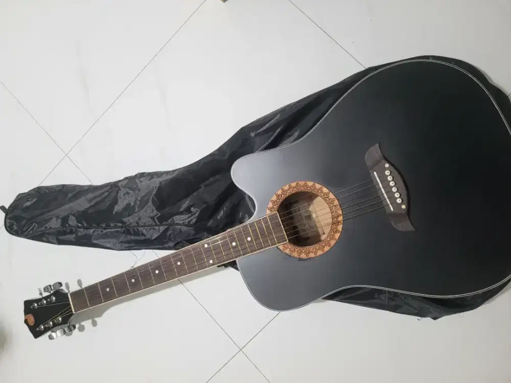 Gitar akustik elektrik Mandalika