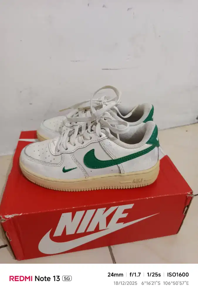 Sepatu nike anak putih hijau