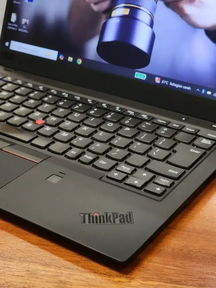 Thinkpad X1 Carbon Intel i5 8th Gen Premium Tertipis Fresh Mulus