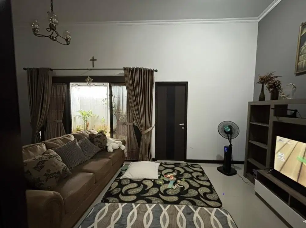 DIKONTRAKAN RUMAH TAHUNAN