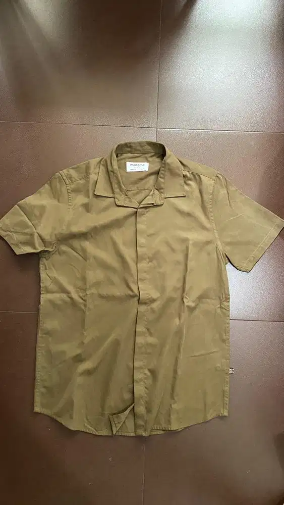 Kemeja dan poloshirt manzone