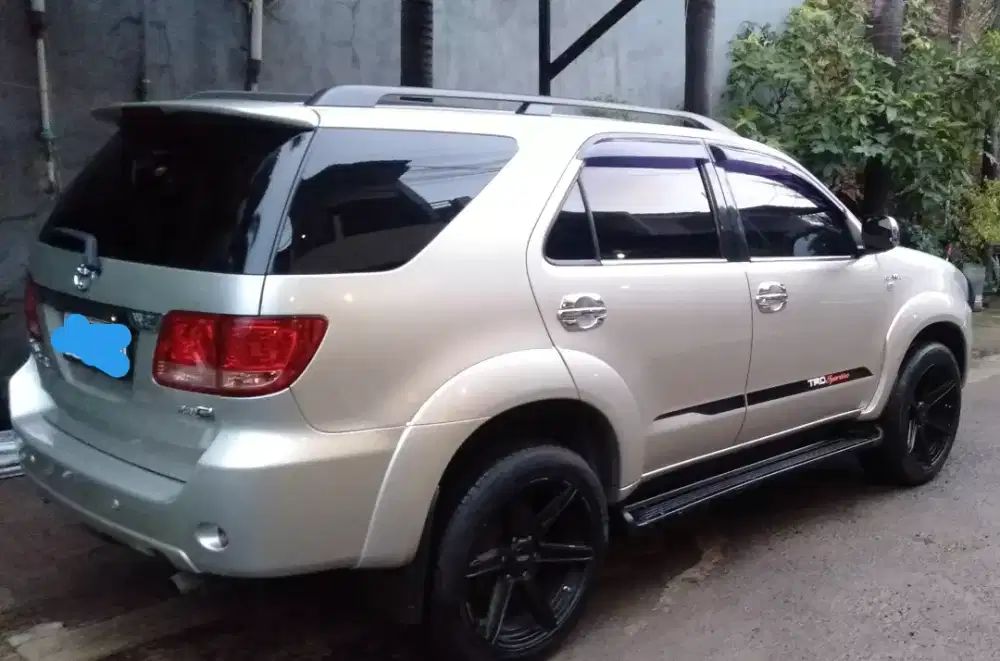 Toyota Fortuner 2.7 Bensin  G Silver 2005 AT