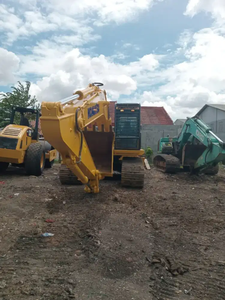 Excavator PC200-8MO th 2018 harga 725jt NEGO