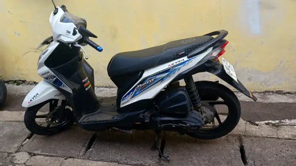 Honda Beat tahun 2014 warna putih