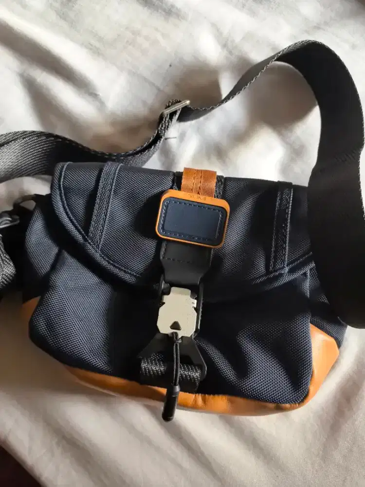 Tas T U M I Compass Crossbody