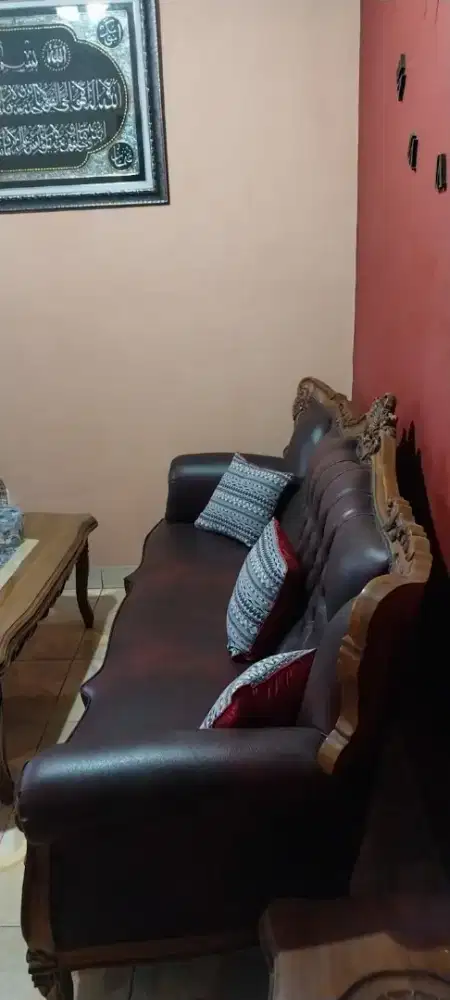 Kursi kayu ruang tamu