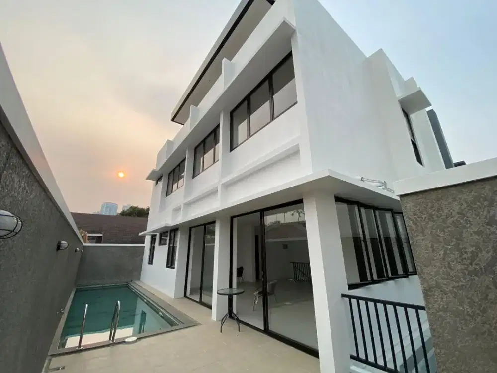 Dijual Murah Rumah 4 Lantai Daerah Kemang Ada Private Pool, Carport Luas